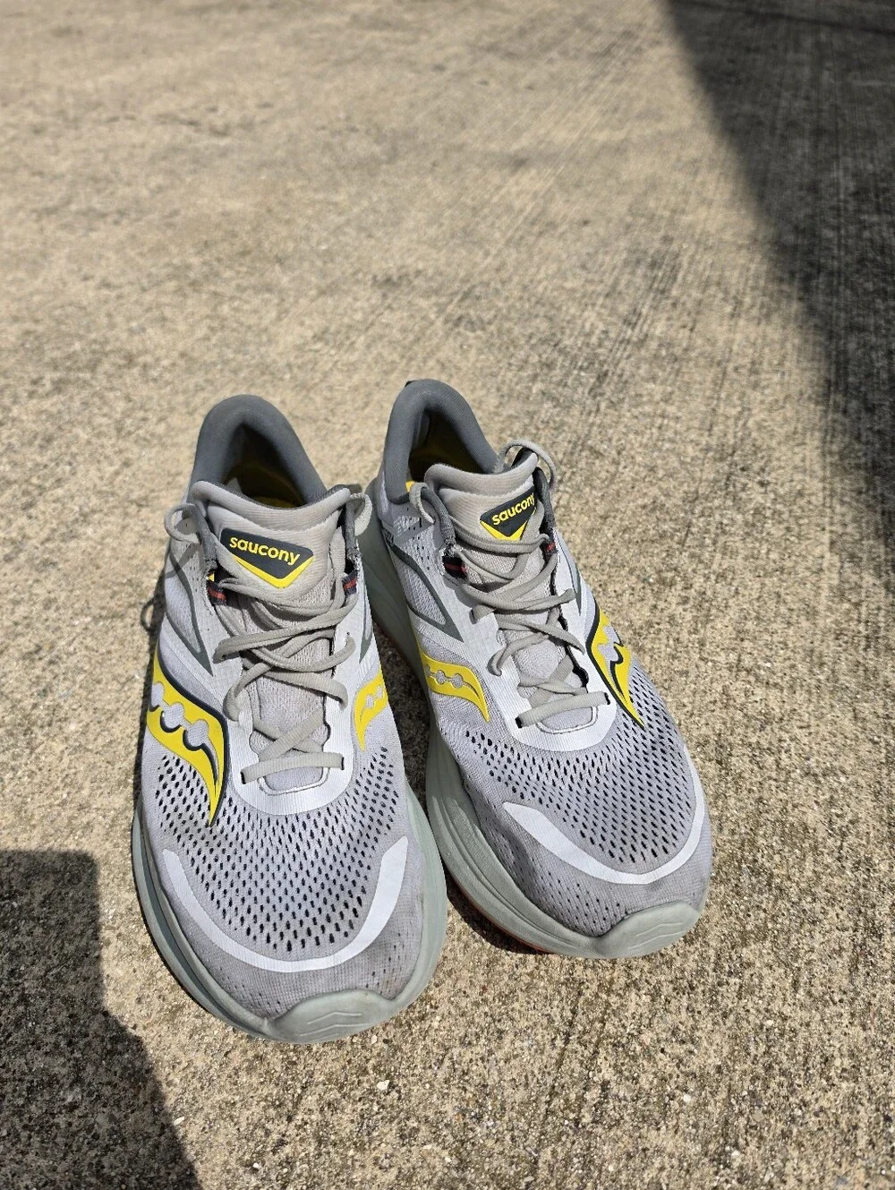 Saucony Men’s Running Shoes Size 11.5 Wide Gray Yellow PWRRUN